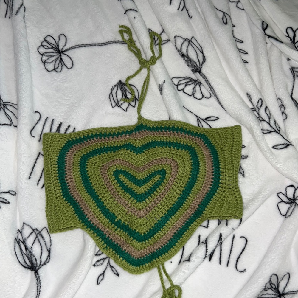 Green crop halter top 💚☁️